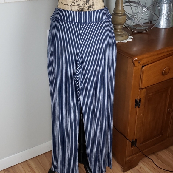 NWT!! New York and Company stripped pants size xs - Picture 4 of 7